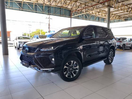 TOYOTA HILUX SW4 2.8 D-4D TURBO DIESEL SRX PLATINUM 7L 4X4 AUTOMÁTICO